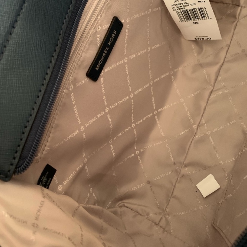 New MK set 🦋 Jet set L chain & matching wallet - Picture 4 of 4